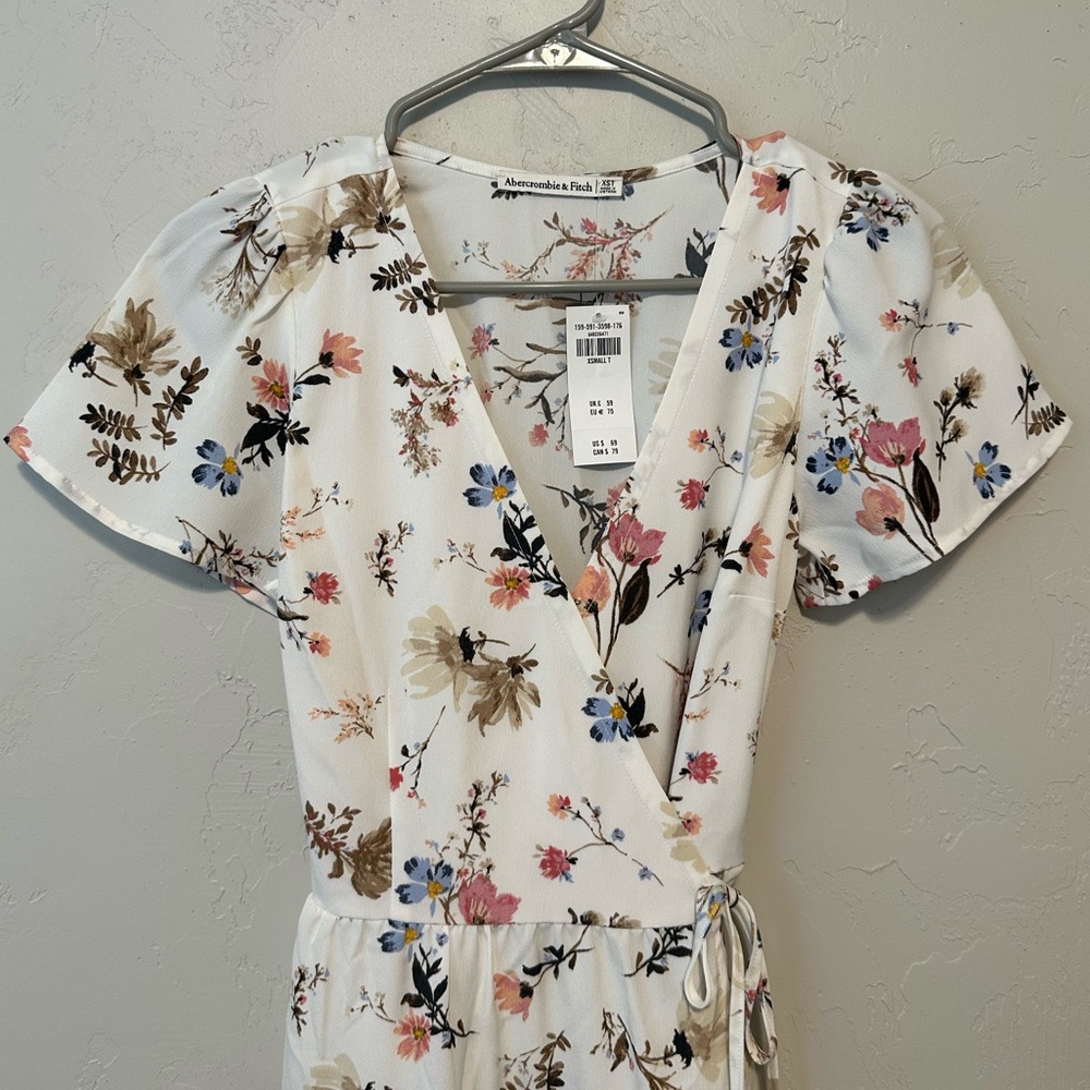 BNWT! ✨ A&F Wrap Dress - Picture 1 of 4